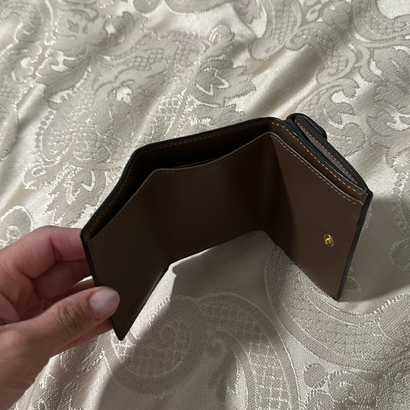 Fendi - Picture 2 of 3